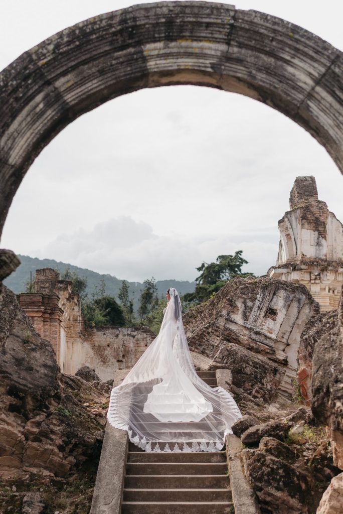 artistic-wedding-photography-bride-ruins